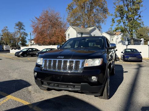 Used 2013 Jeep Grand Cherokee Overland image 2