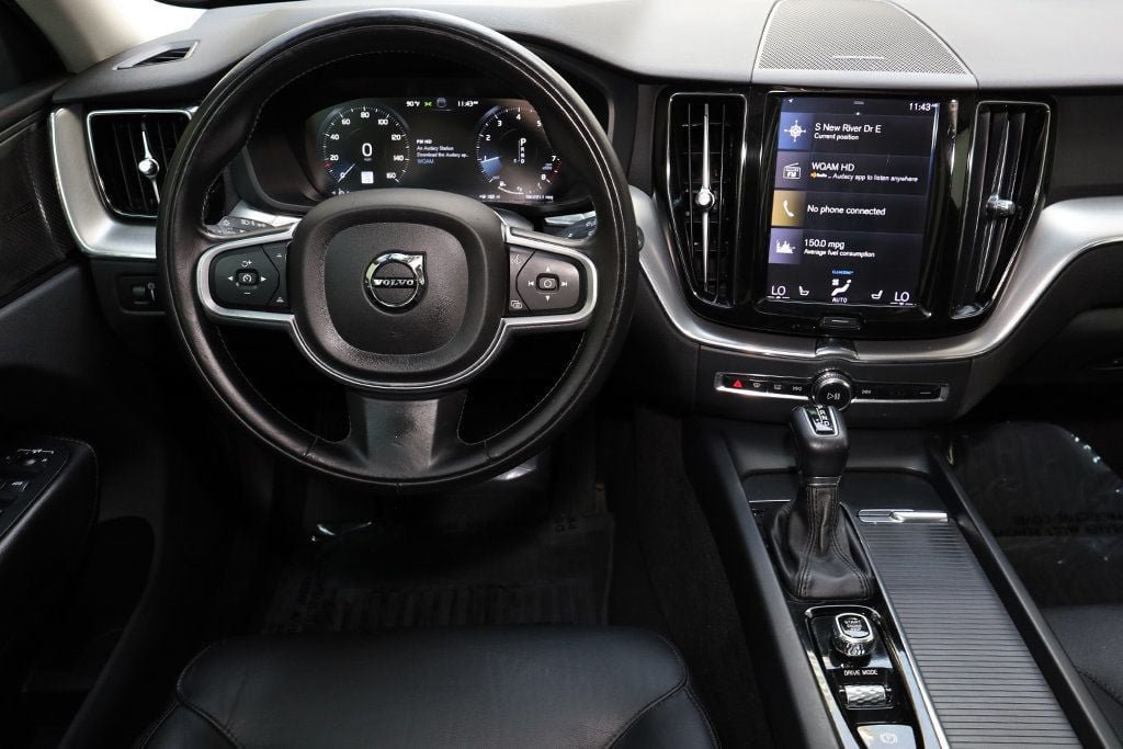 Used 2019 Volvo XC60 T5 Momentum w/ Multimedia Package AWD/4WD image 40