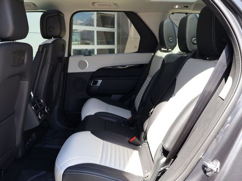 Certified 2025 Land Rover Discovery S AWD/4WD image 28
