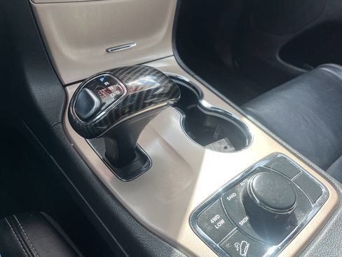 Used 2015 Jeep Grand Cherokee Limited w/ Luxury Group II AWD/4WD image 28