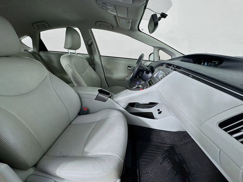 Used 2014 Toyota Prius Three image 32