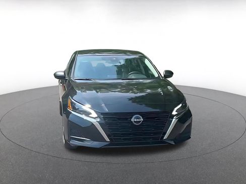 Used 2025 Nissan Altima 2.5 SV FWD image 9