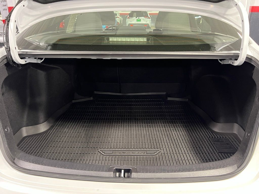 Certified 2022 Toyota Corolla SE FWD image 37