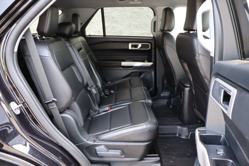Used 2024 Ford Explorer XLT w/ Equipment Group 202A AWD/4WD image 29