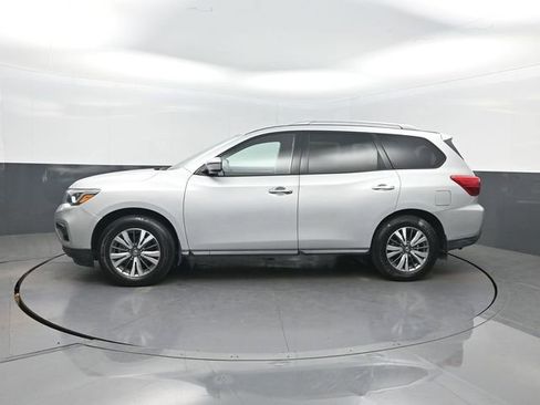Used 2020 Nissan Pathfinder S image 2