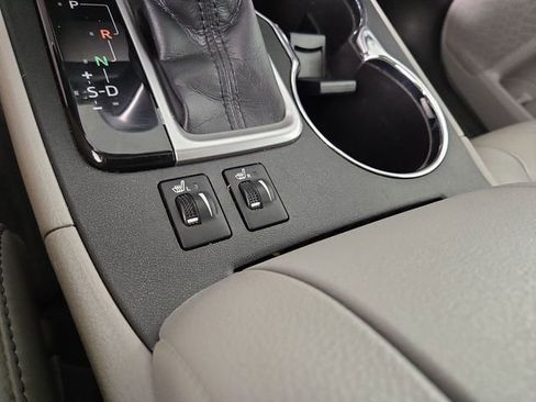 Used 2019 Toyota Highlander XLE image 29