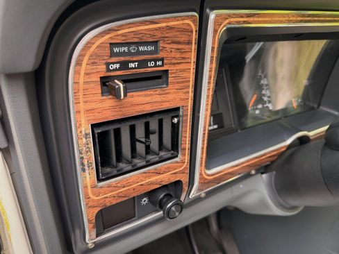 Used 1990 Ford E-150 and Econoline 150 RWD image 16