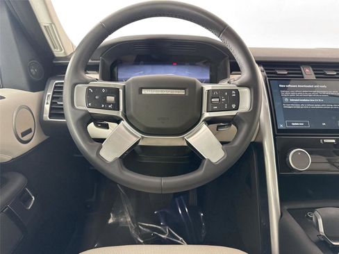 Used 2024 Land Rover Discovery S AWD/4WD image 34