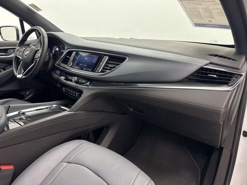 Used 2023 Buick Enclave Essence image 28