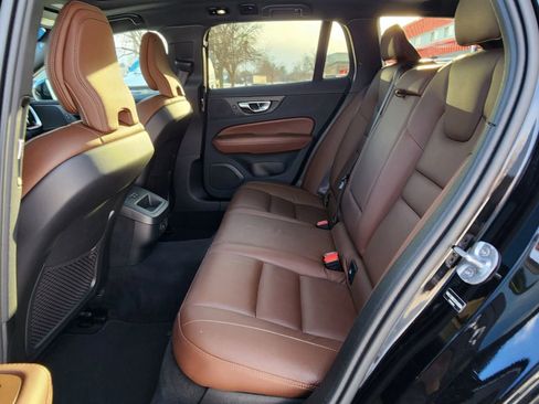 Used 2025 Volvo V60 B5 Cross Country Plus image 17