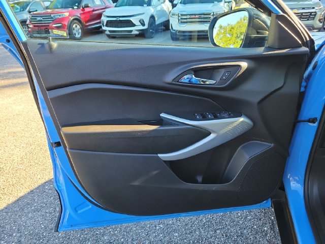 Certified 2024 Chevrolet Trax RS FWD image 24