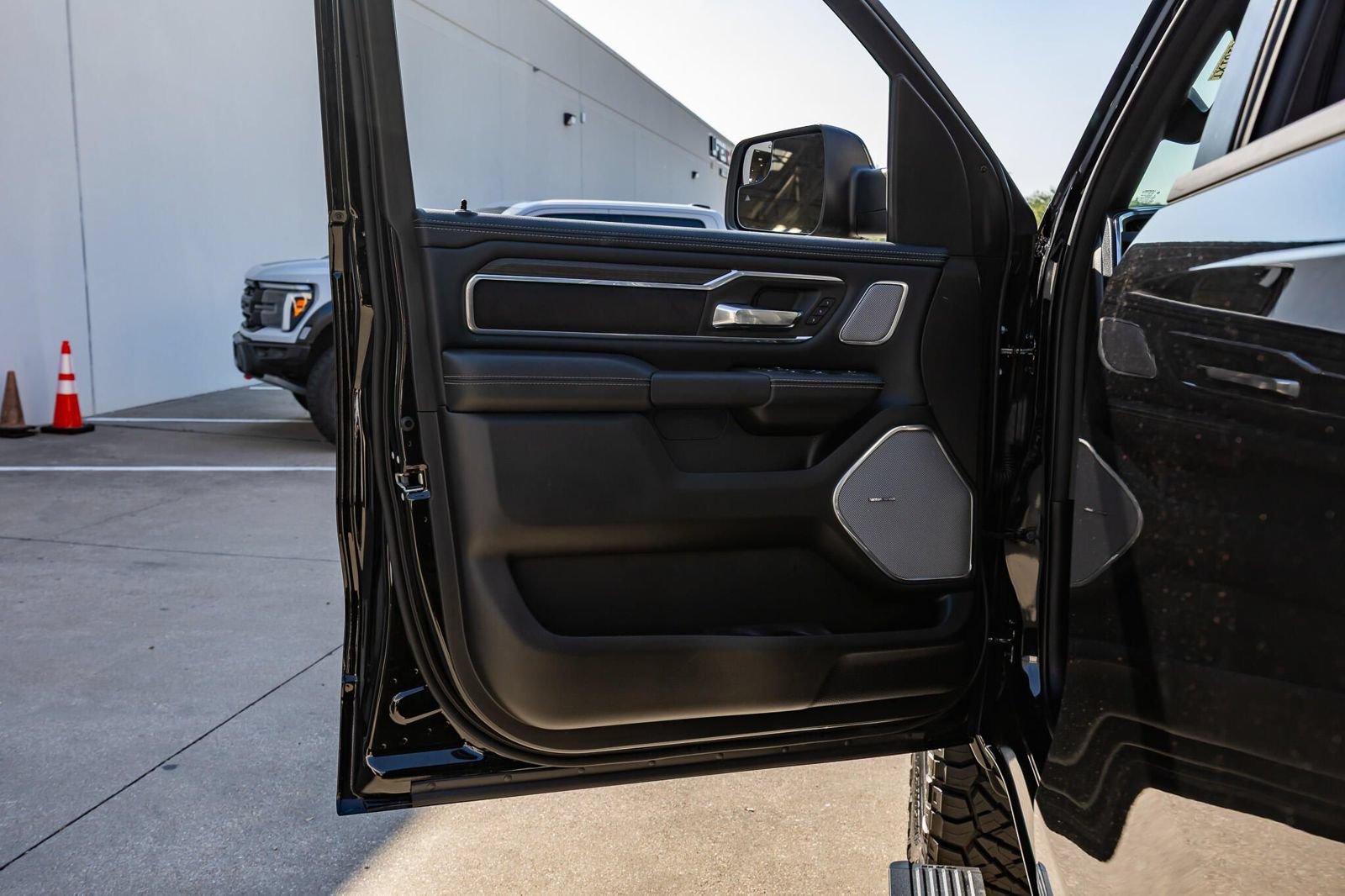 Used 2026 RAM 1500 Laramie AWD/4WD image 37