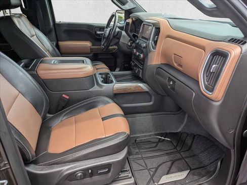Used 2019 Chevrolet Silverado 1500 High Country w/ Technology Package AWD/4WD image 18