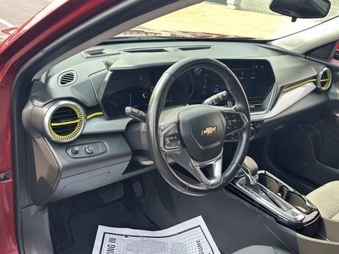 Certified 2024 Chevrolet Trax LT w/ Driver Confidence Package FWD image 9