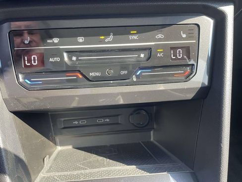 Certified 2022 Volkswagen Tiguan SE FWD image 29
