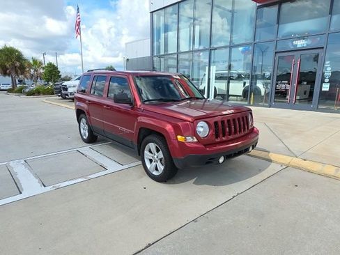 Used 2017 Jeep Patriot Latitude FWD image 2