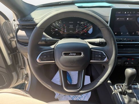 Used 2025 Jeep Compass Latitude w/ Altitude Special Edition image 12