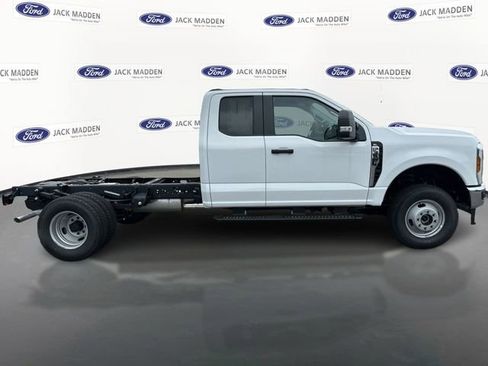 New 2025 Ford F350 XL w/ XL Chrome Package image 4