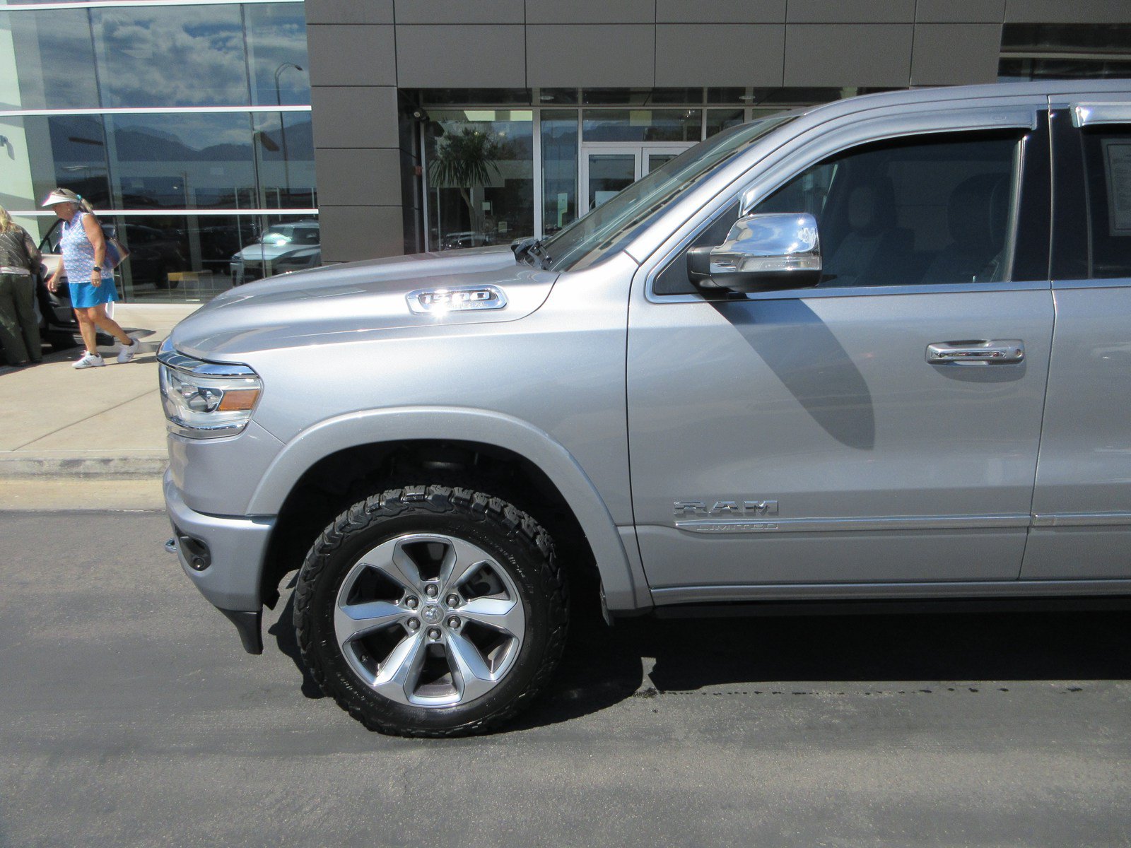 Used 2020 RAM 1500 Limited AWD/4WD image 2