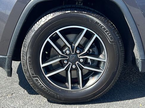 Used 2019 Jeep Grand Cherokee Trailhawk AWD/4WD image 9