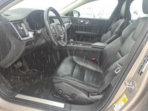 Used 2024 Volvo S60 B5 Core image 11