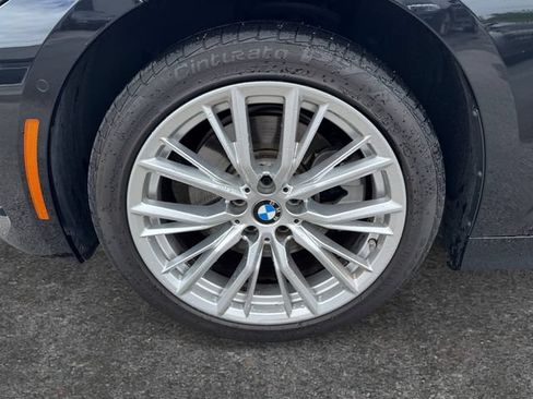 Used 2024 BMW 330i xDrive Sedan w/ Premium Package AWD/4WD image 9