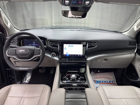 Used 2023 Jeep Wagoneer Series III w/ Premium Group I AWD/4WD image 8