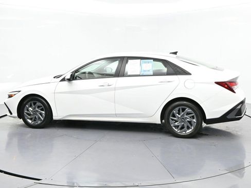 Used 2024 Hyundai Elantra SEL FWD image 5