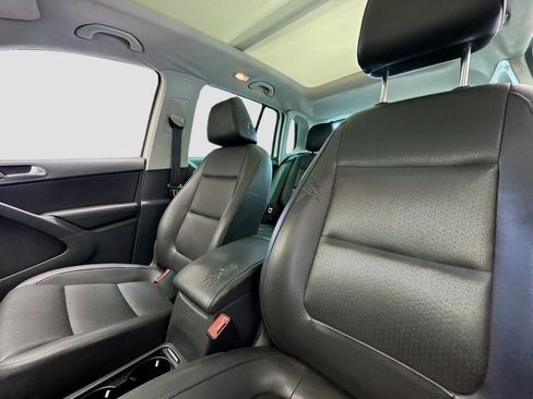 Used 2012 Volkswagen Tiguan SE image 8