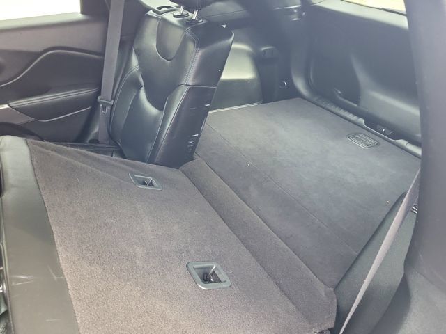 Used 2019 Jeep Cherokee Latitude w/ Popular Appearance Group AWD/4WD image 10