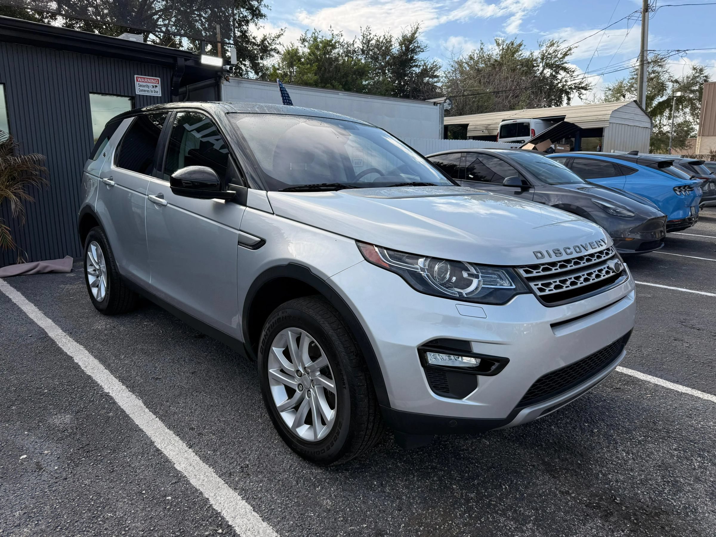 Used 2018 Land Rover Discovery Sport HSE AWD/4WD image 3