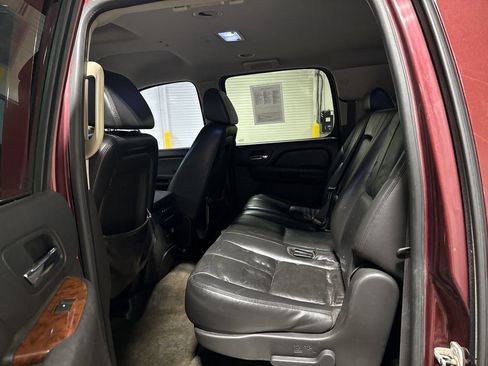 Used 2008 Chevrolet Suburban LT w/ LT Preferred Equipment Group AWD/4WD image 21