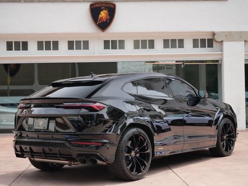 Used 2024 Lamborghini Urus S AWD/4WD image 3