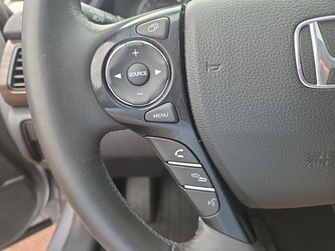 Used 2017 Honda Accord Touring image 30