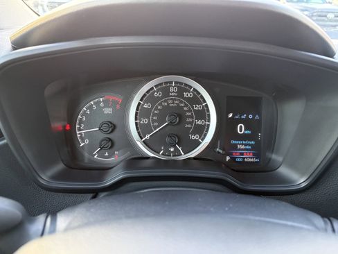 Used 2021 Toyota Corolla LE image 3