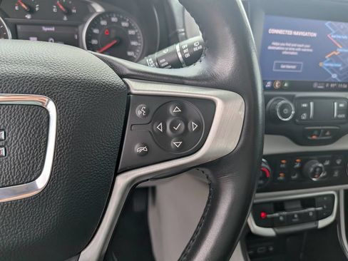 Used 2022 GMC Terrain SLT w/ Infotainment Package II FWD image 33