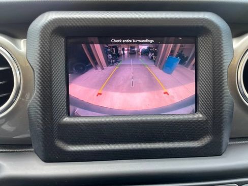 Used 2020 Jeep Wrangler Unlimited Sahara AWD/4WD image 21