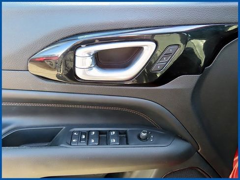 Certified 2022 Jeep Compass Limited w/ (RED) Package image 12