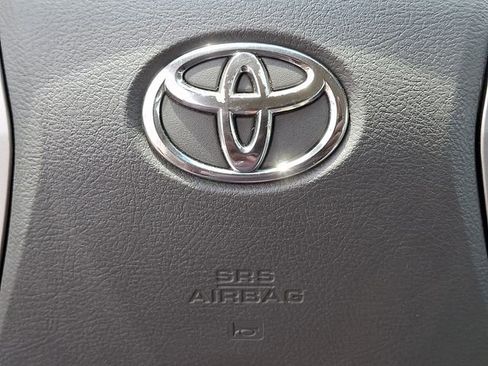 Used 2010 Toyota Camry LE FWD image 17