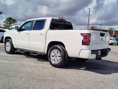 Used 2022 Nissan Frontier SV image 4