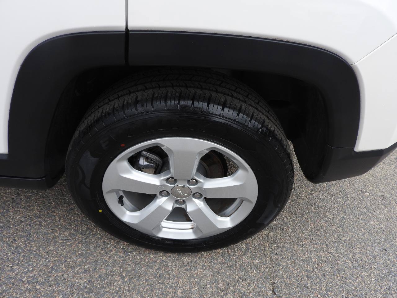 Used 2020 Jeep Compass Latitude AWD/4WD image 17