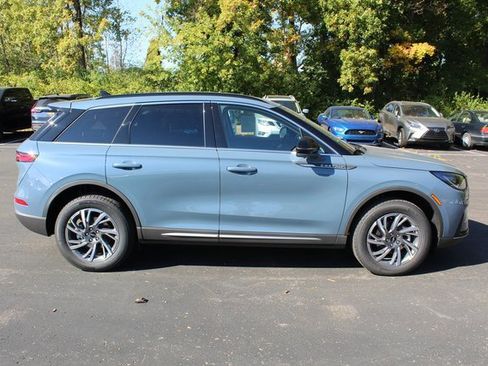 New 2026 Lincoln Corsair Premiere image 2