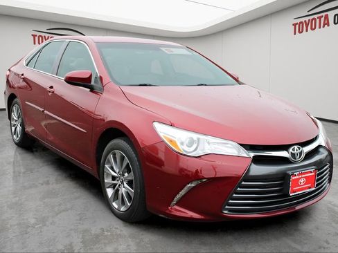 Used 2015 Toyota Camry XLE w/ Moonroof Package image 6