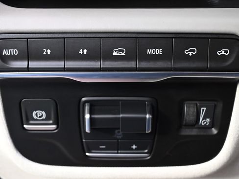 Used 2022 Cadillac Escalade Sport Platinum w/ LPO, Floor Liner Package AWD/4WD image 26