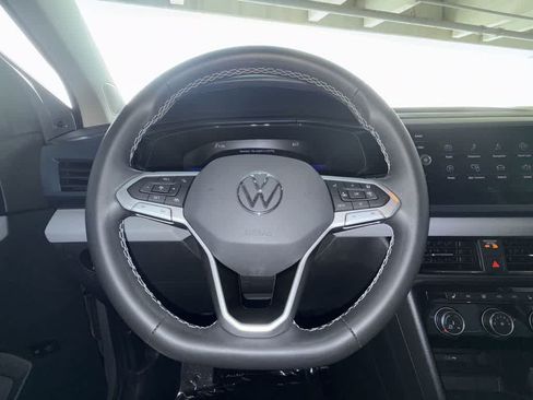 Certified 2023 Volkswagen Taos SE FWD image 15