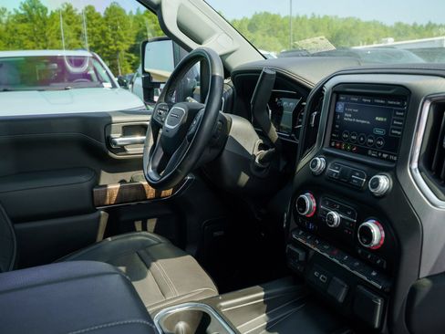 Used 2023 GMC Sierra 3500 Denali w/ Denali Ultimate Package AWD/4WD image 11
