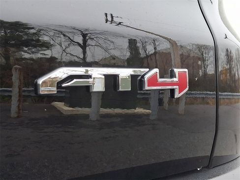 Used 2025 GMC Acadia AT4 image 32