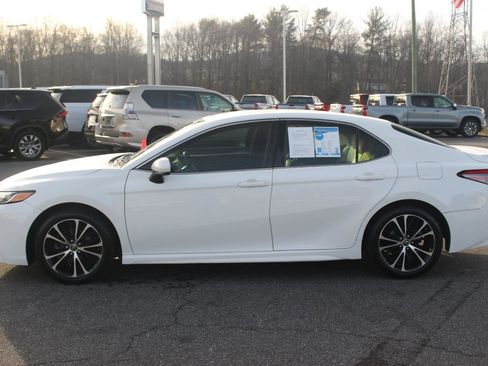 Used 2018 Toyota Camry L image 4