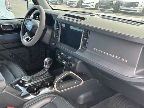 Used 2025 Ford Bronco Badlands w/ Sasquatch Package AWD/4WD image 8