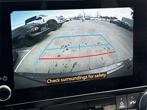 Used 2024 Toyota Highlander XLE image 18